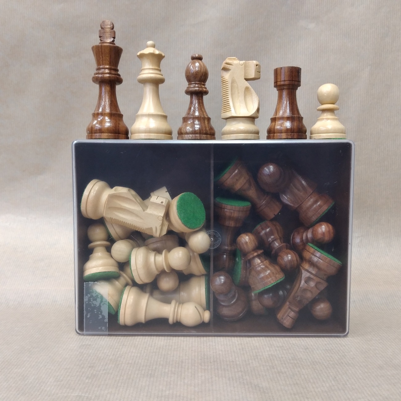 סט כלי שחמט מעץ Boxwood&Sheesham, דגם סטאונטון צרפתי 95  בקופסת פלסטיק. מק''ט 4044