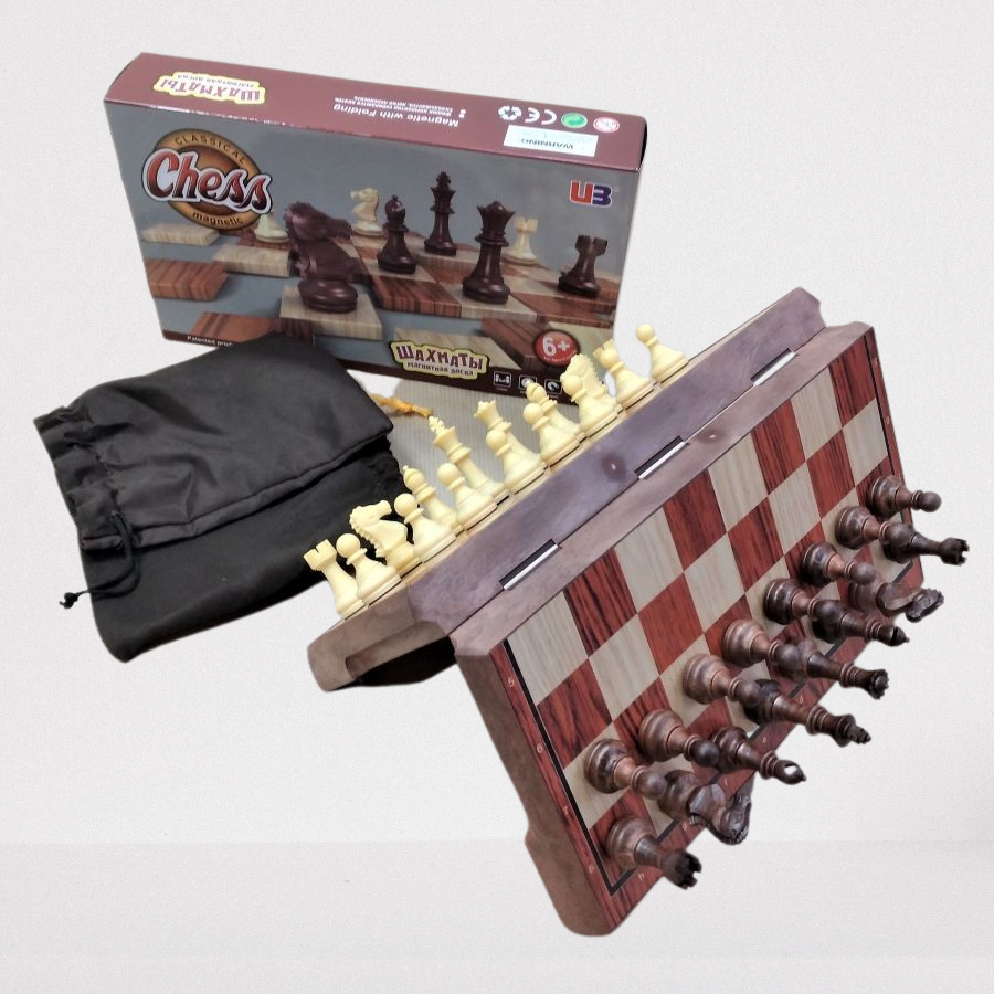 Squared magnetic chess set in natural wood - with drawer