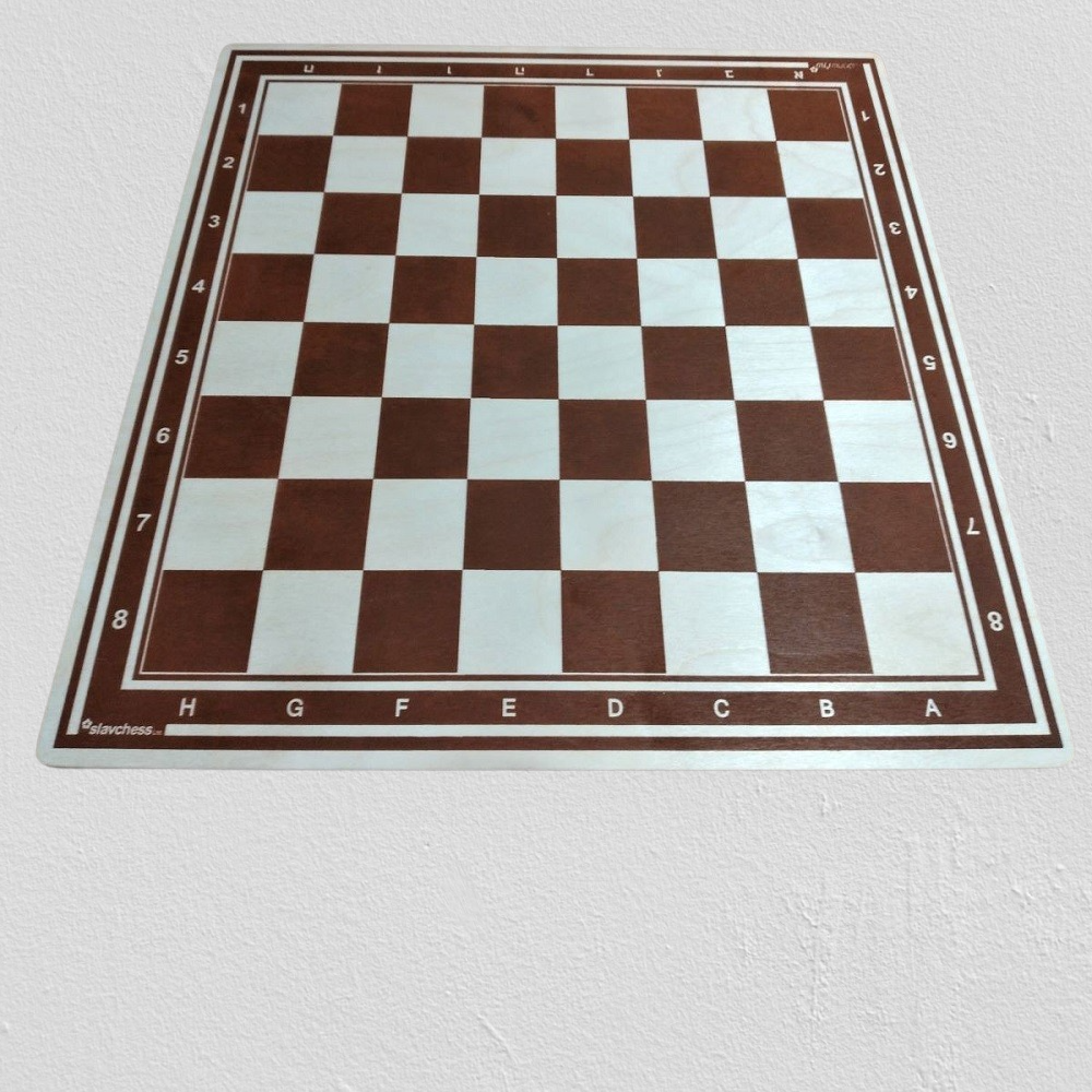 לוח שחמט מגולגל 50*50 ס''מ מ- פי.וי.סי, עברית-אנגלית, צבע חום/לבן. מק''ט 3000