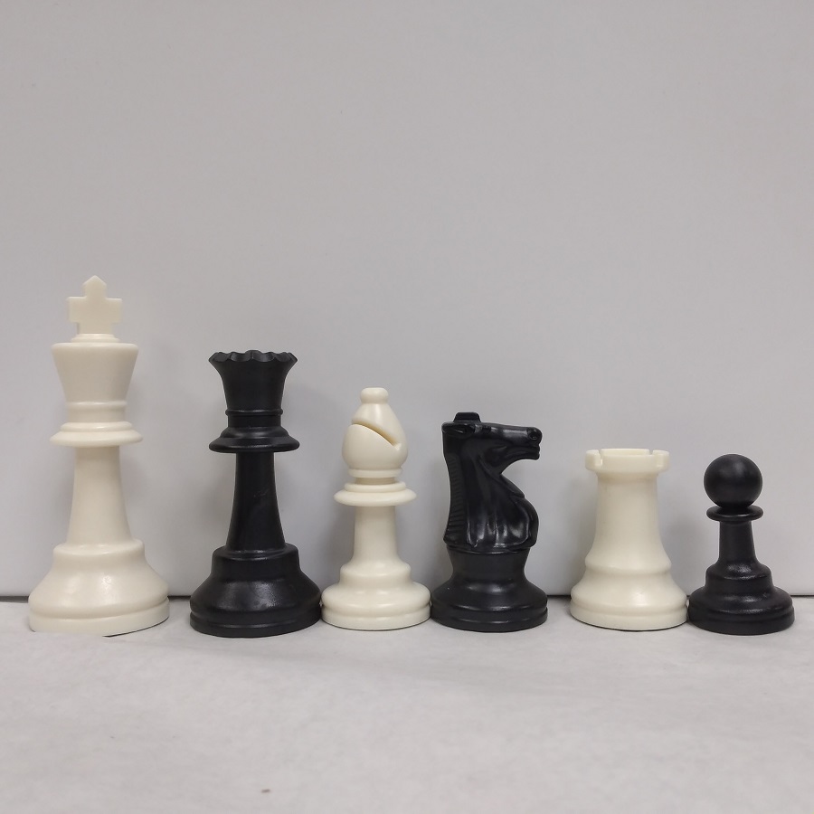 Standard chess pieces with king height 95 mm made of plastic.