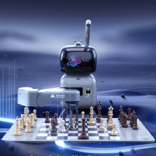 רובוט שחמט המבוסס על בינה מלאכותית  SenseRobotChess. מד כושר 3200