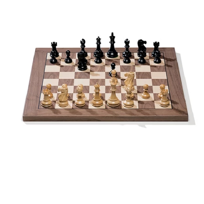 DGT wooden electronic chessboard for game broadcasting, including  chess pieces